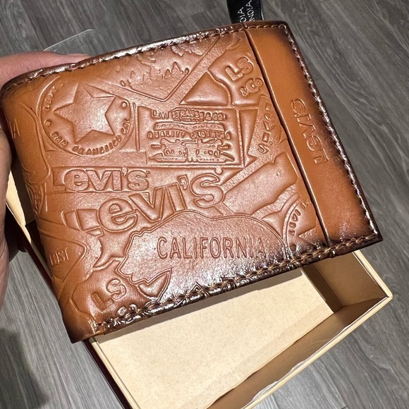 LEVI Strauss leather distressed wallet - Picture 8 of 9
